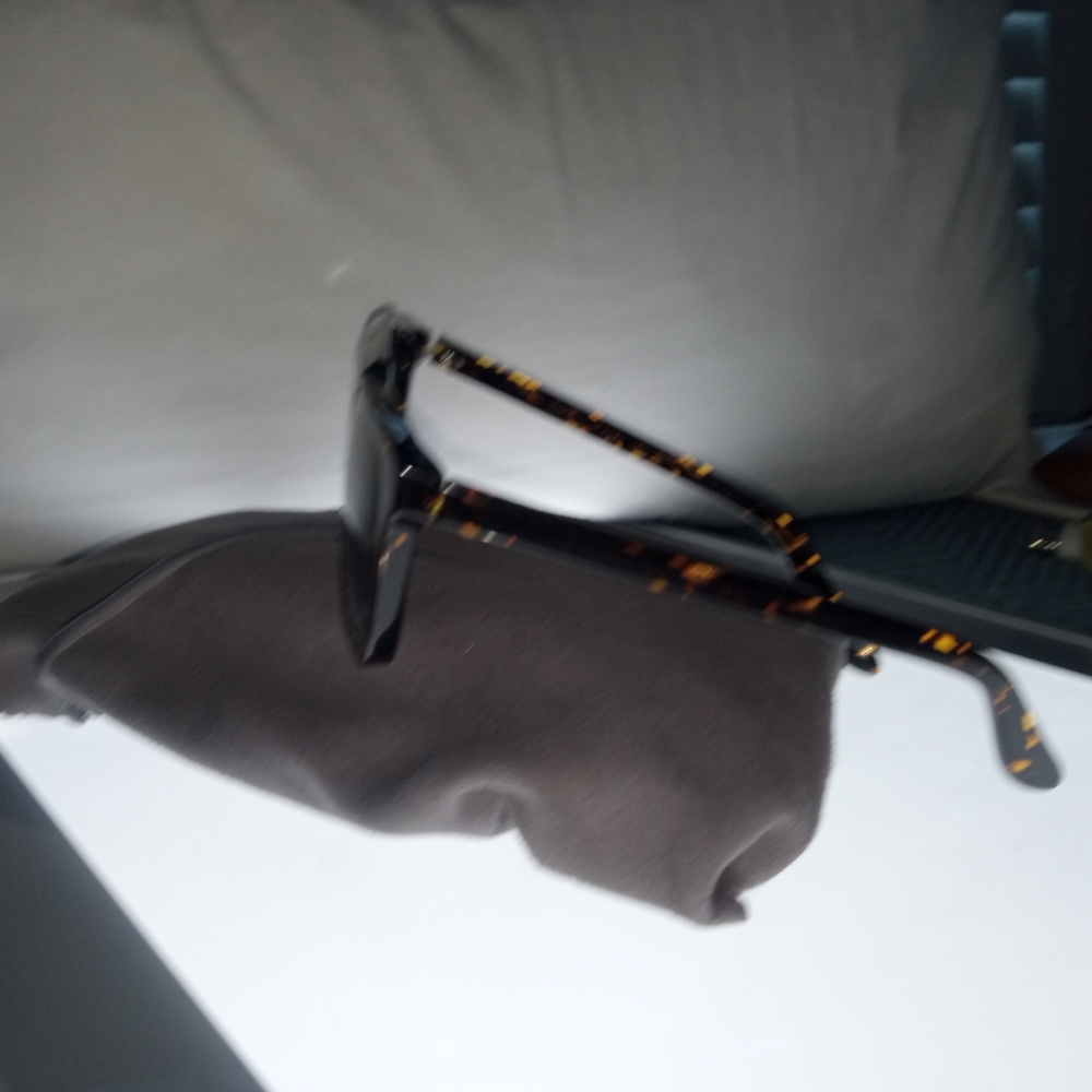 GUCCI - Picture 3 of 6